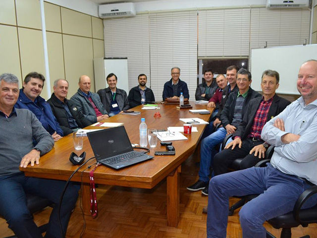 Dália promove intercâmbio com maior cooperativa de lácteos do Chile