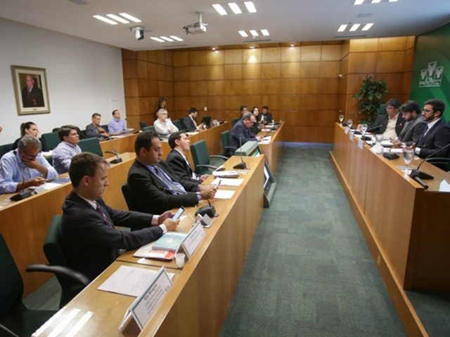Comissão Nacional da CNA debate medidas para o setor lácteo