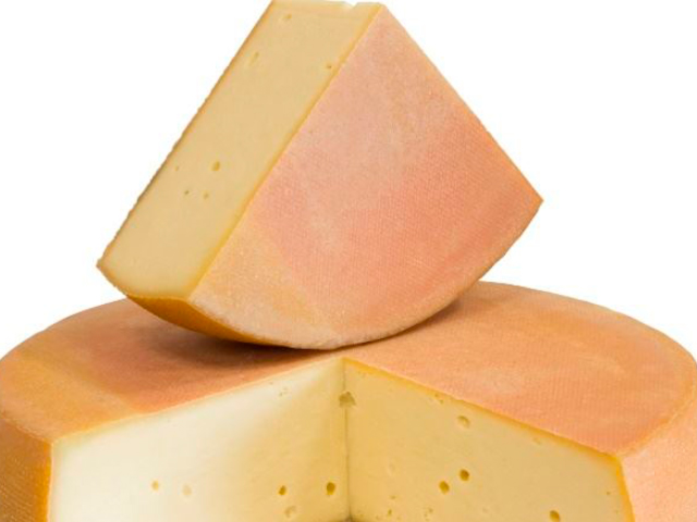 Fabricantes de queijos britânicos e alemães se combinam para criar o AlpenCheddar
