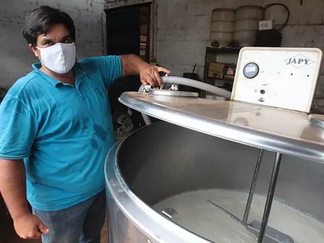 Produtores de leite de Uberlândia (MG) recebem auxílio de técnicos do Senar
