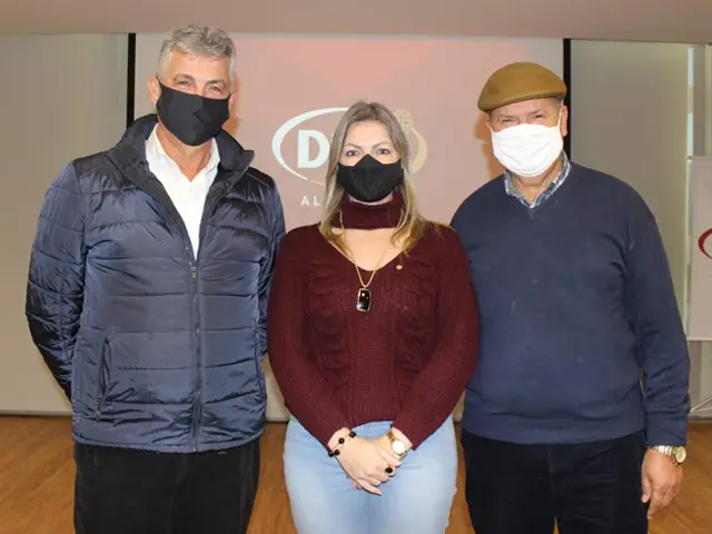 Comissão da Câmara dos Deputados busca expertise na Dália Alimentos para elaborar políticas públicas ao setor leiteiro