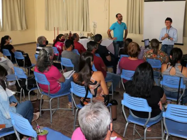 Uso da homeopatia na atividade leiteira é tema de capacitação para produtores rurais