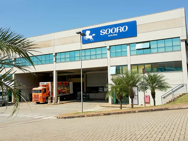 Sooro Renner completa 22 anos de atuação no mercado