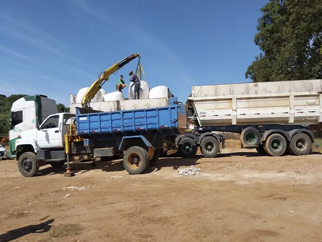 Produtores de leite gaúchos atingidos por chuvas recebem alimentação para animais