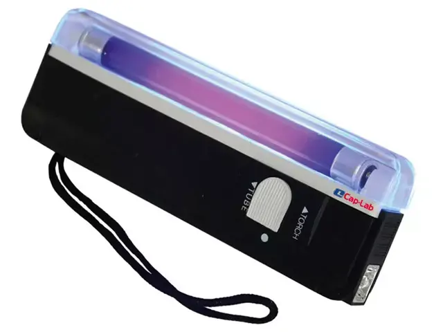 Lanterna Portátil Com Lâmpada UV 365