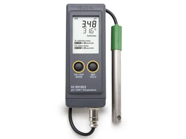 Medidor Portátil à Prova de Água para pH/ORP/Temperatura HI991002