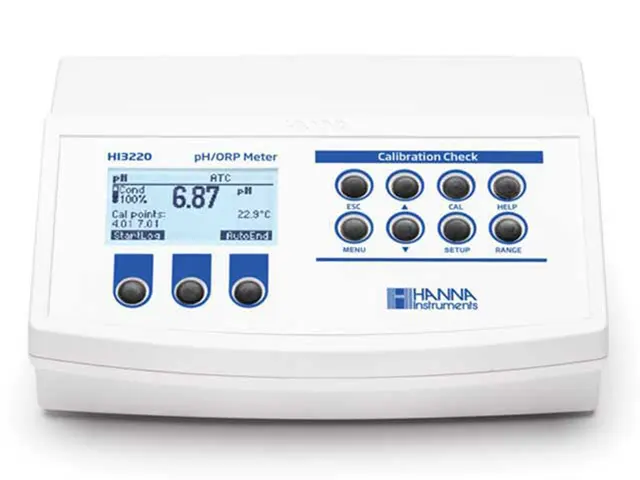Medidor de Bancada para pH/ORP/Temperatura HI3220-02