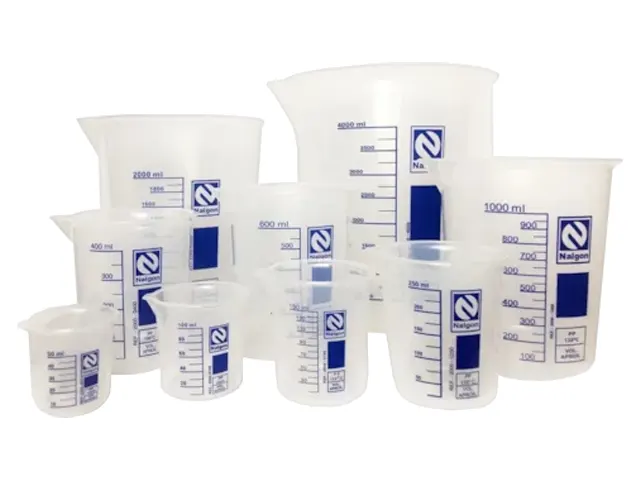 Becker de Plástico Graduado Autoclavável com Bico 150ml Netlab