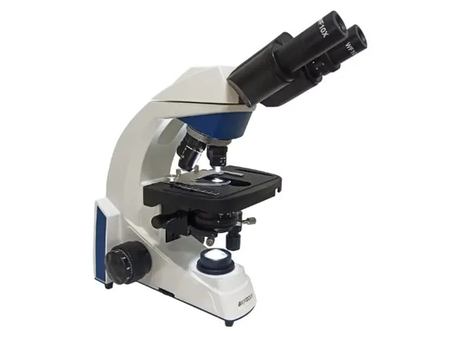 Microscópio Biológico Binocular 4 Objetivas Acromáticas BLUE1600BA-L-BAT–BIOFOCUS