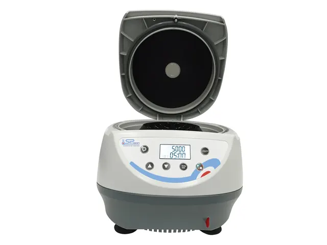 Centrífuga de Bancada Digital 5000RPM com Rotor para 8 Tubos de 15ml SP-C5000