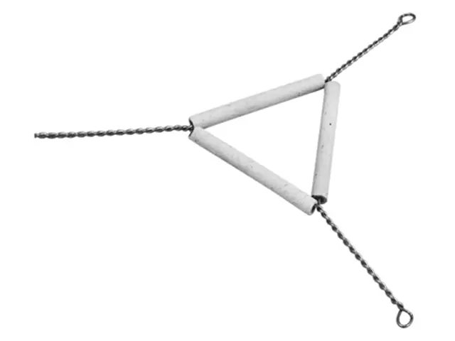 Triângulo de Arame Galvanizado com Tubos de Porcelana 8cm