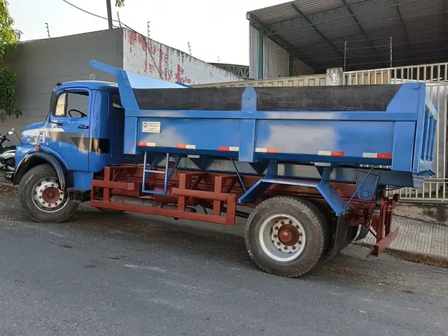 Caçamba Básculante Caminhão Toco
