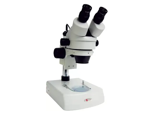 Microscópio Estereoscópico Trinocular com Zoom Q7740SZ