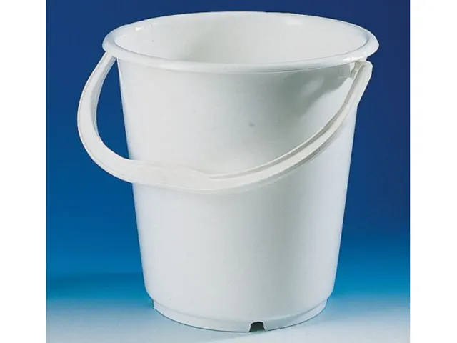 Balde em PE-HD Graduado com Alça e sem Bico Brand 5 Litros