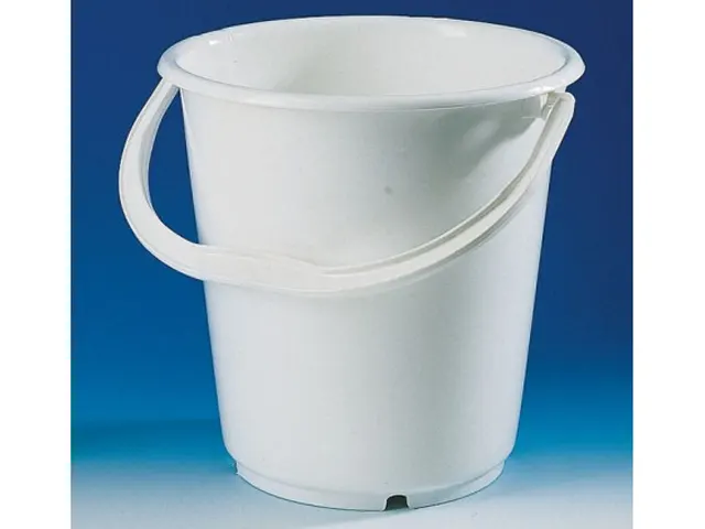 Balde em PE-HD Graduado com Alça e sem Bico Brand 10 Litros
